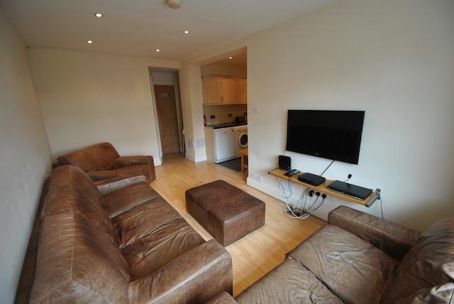 >Edgeworth Drive, Fallowfield, Manchester, M14 6RU