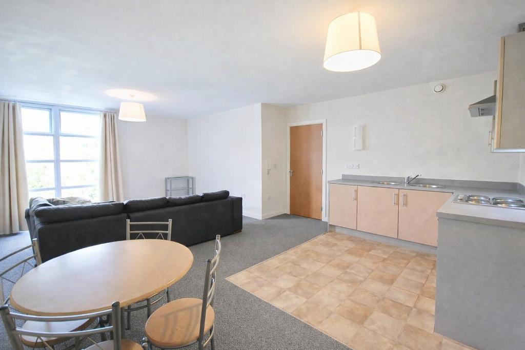 >196 Altrincham Road, Manchester, M22 4RZ