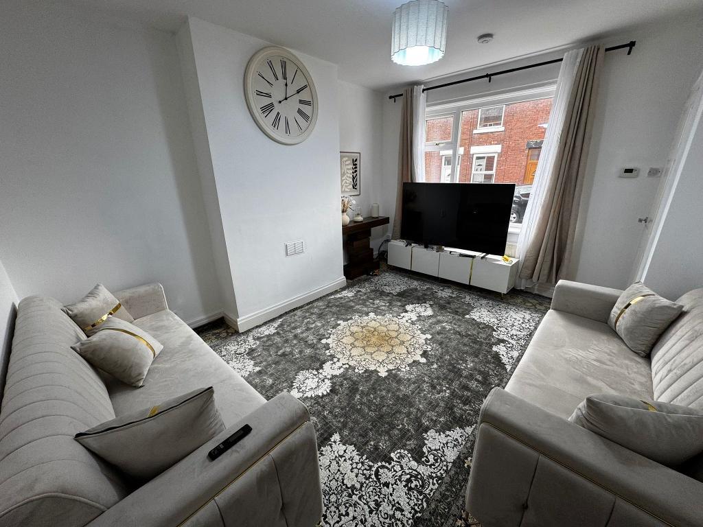 >Richmond Street, Stockport, SK14 2RU