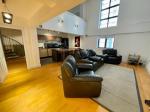 <c:out value='Dickinson Street, Manchester, M1 4LX'/>